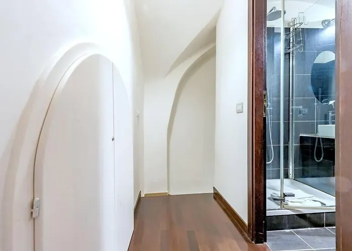 Lovely Apartment Ground Floor Colosseo Wi-Fi Ac Roma, Itália