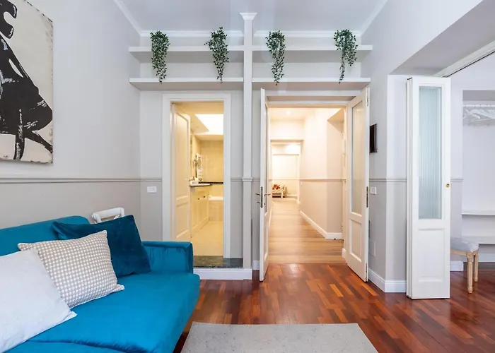 Charming Apartment With Patio A Few Steps From Colosseum, Italia