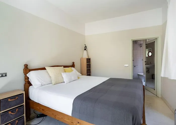 Best Authentic Apartment Monti 5 Mins From Colosseum, Italia
