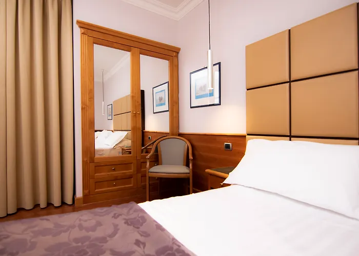Hotel Giolli Nazionale Roma, İtalya