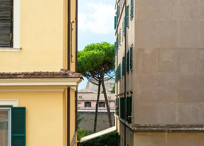 Colosseum House - Private Rooftop, Jacuzzi Hot Tub & View Rome, Italy