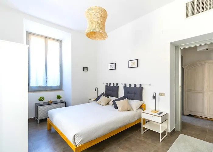 Hostly - Nicole Apartment Volturno- Full Rome Center, Italia