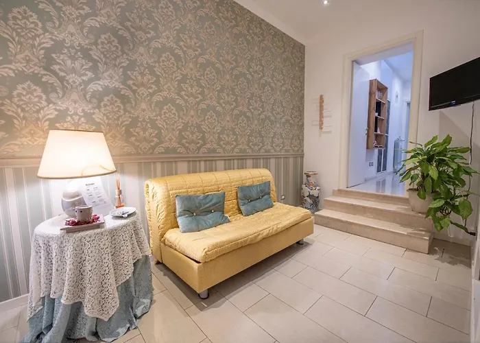 Refuge On Piazza Re Di Roma -Holiday Home, Italia
