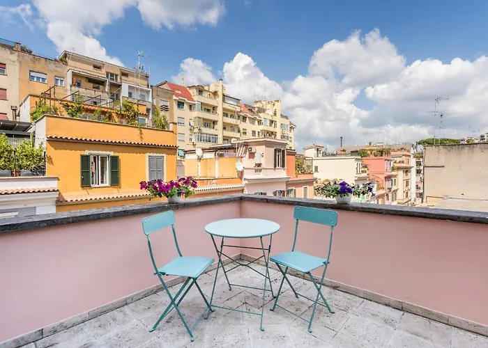 Elizabeth Penthouse, Charmy Apartment In Little London 10 Min From The Center, Italy