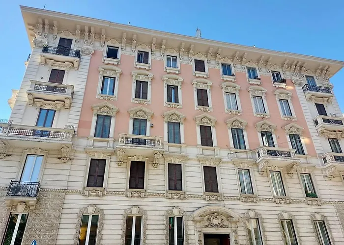Appartamento Corso - Cuore di Roma by FlatinRoma, Italia