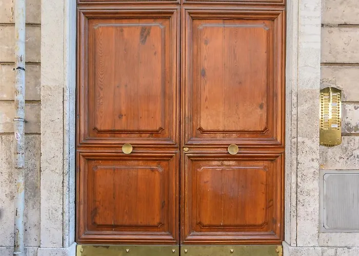 Appartamento via Visconti Roma, Italia