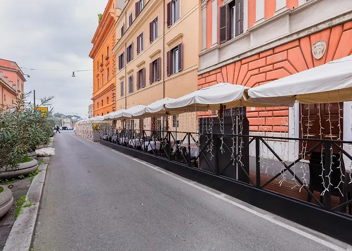 Diecipassi Dal Colosseo Roma, Itália
