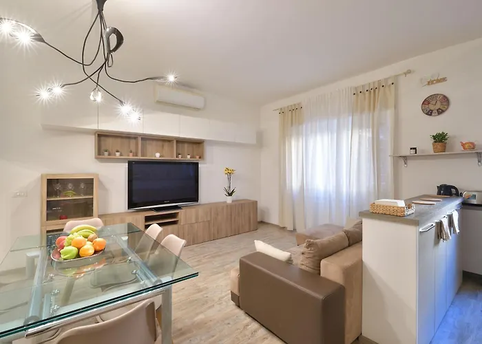 Modern And Cozy Apartment + 2Bdr + Ostiense Roma, Italia