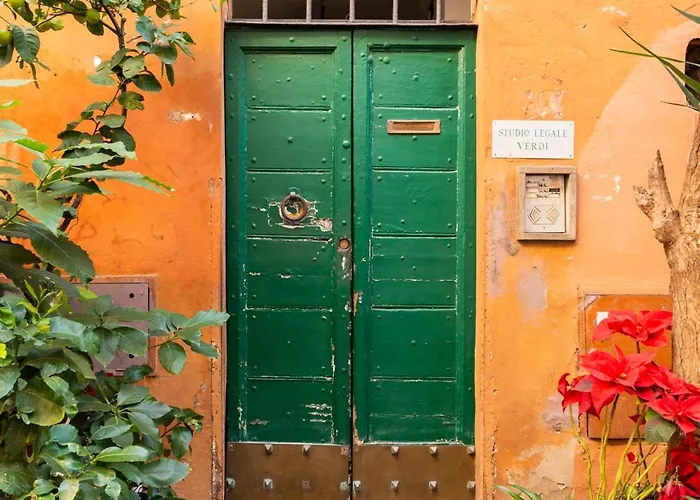 Pavone Centre Romantic Apartment, Italia