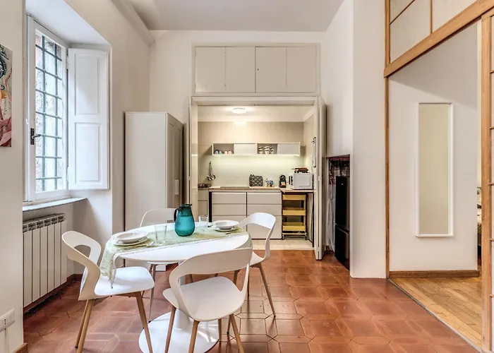 Elegant Apartment Behind The Colosseum Rome, Italië