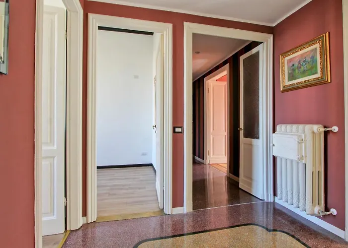 Tibullo ,Classico Ed Elegante Appartamento Roma, Italia