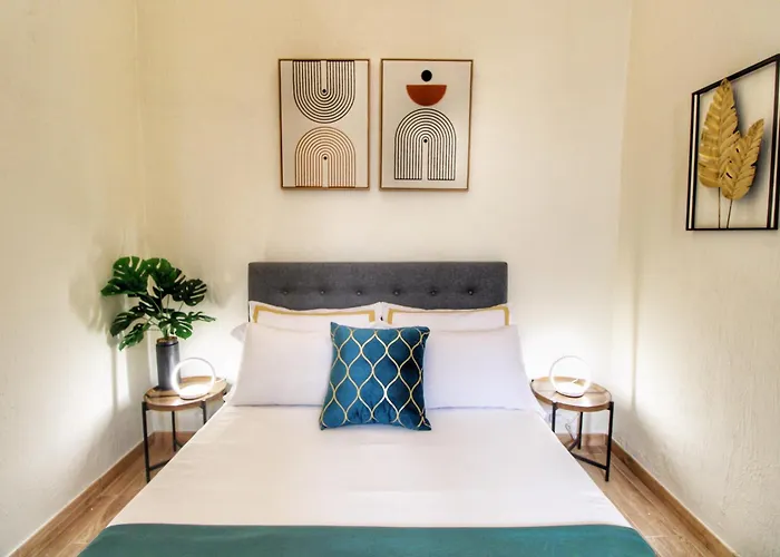 Lovely 2 Bedroom Apartment By Yourhost Roma, Italia