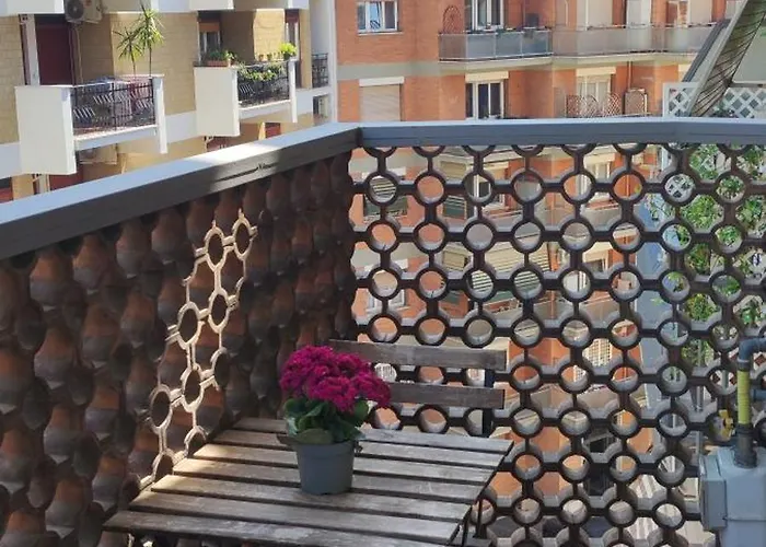 Appartamento Frank Host Roma Lux , Metro A a 50 m, simple check-in con codice a qualsiasi orario, Italia