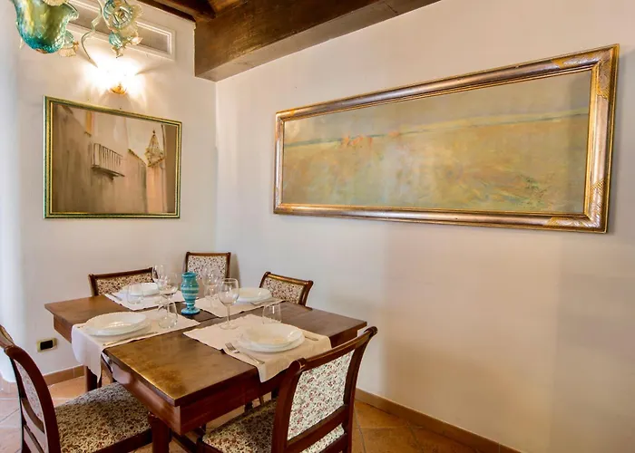 Trevi Fountain Apartment Rome, Italy