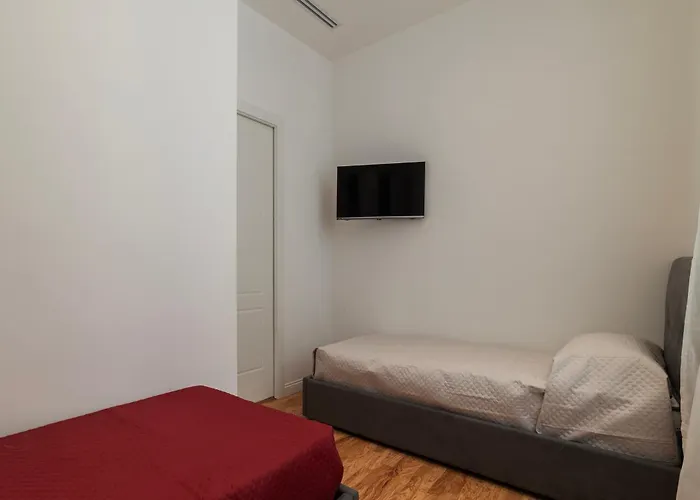 Guesthost - Rome Huge & Cozy Apartment, Italia