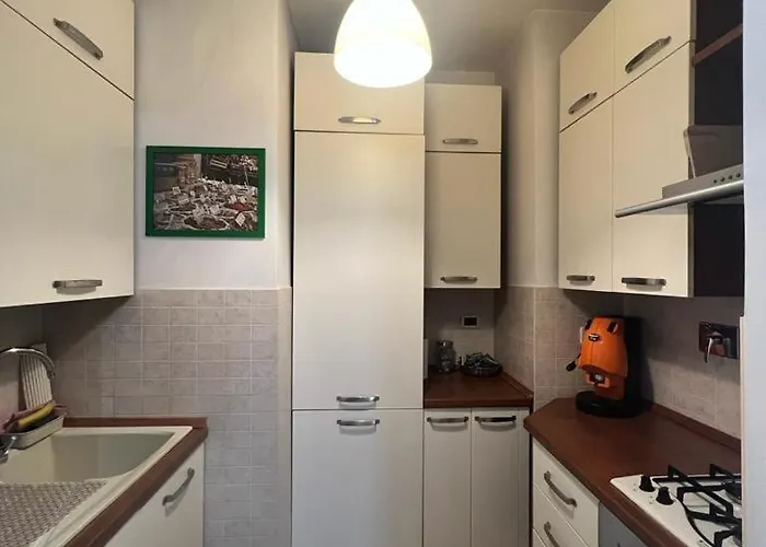 Nathan House, Malatesta Roma, Italia