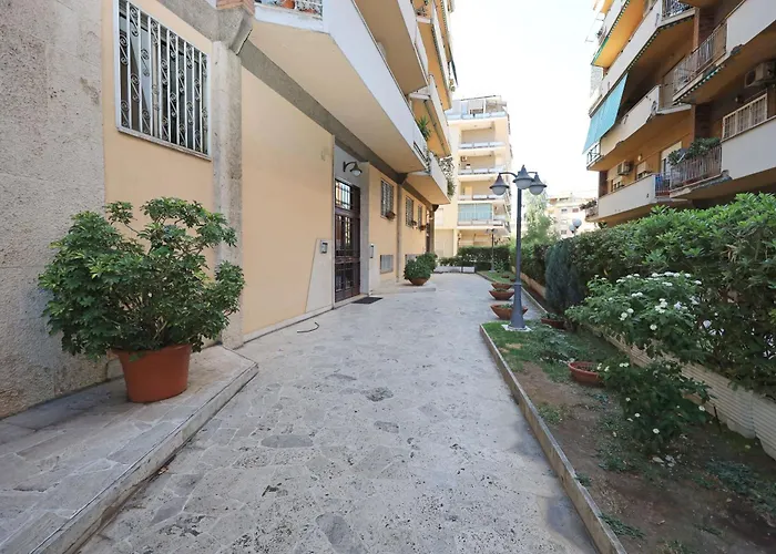 Basilica San Paolo Nuvola EUR Modern apartment Roma, Italia