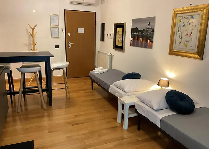 Golden Star Apartment Near Vatican, Roma Aurelia, Italia
