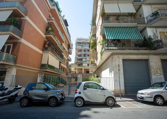 Perfetto per Famiglie Appartamento Accogliente e Spazioso a 15 min dalla Metro Roma, Italia