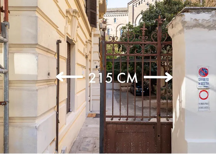 C1 Top Class Apartments, 2 camere delux, max 6 persone distante 15 minuti a piedi da Fontana di Trevi Roma, Italia
