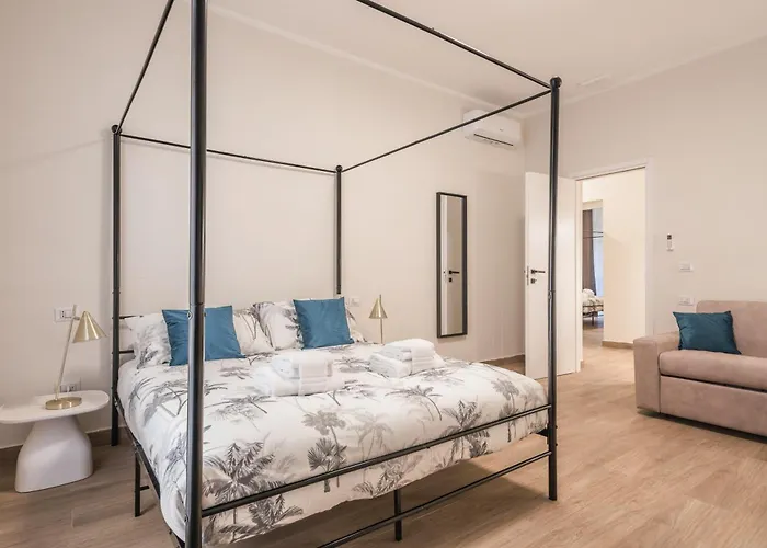 C3 Top Class Apartment, 2 camere da letto, 2 bagni, giardino distante 15 minuti a piedi da Fontana di Trevi Roma, Italia