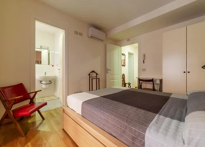 Guesthost - Roma Termini Comfy Apartment, Italia