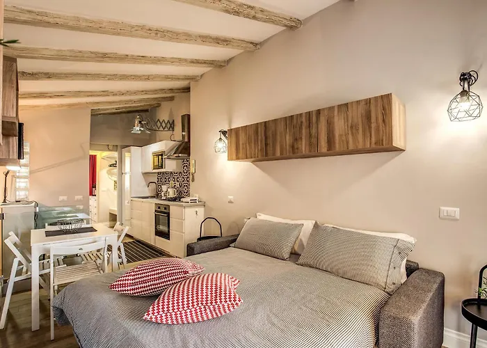 Attic With Terrace By Trevi Fountain Apartment Rome, Italy