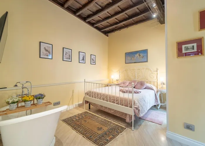 Secret Luxury Retreat In The Heart Of The Ghetto By Houseeds Roma, Italia