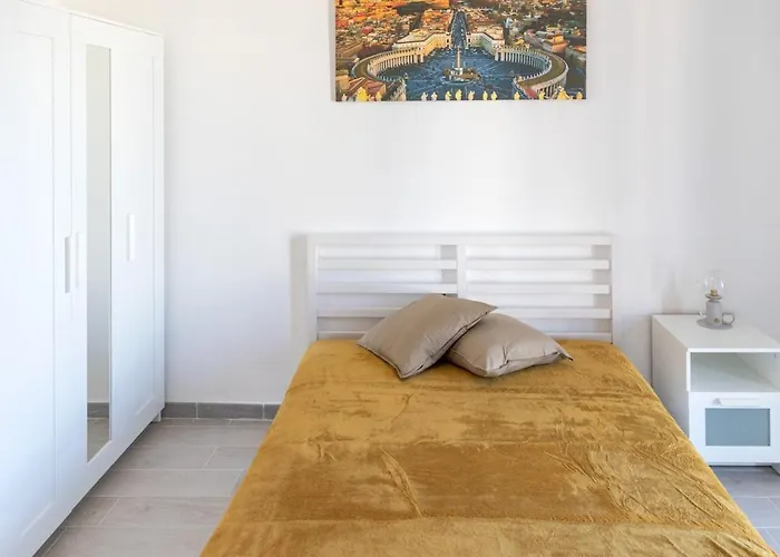 Large Family Apartment - 4 Bedrooms With Free Parking Near San Paolo Metro & University By Rhr Roma, Italia