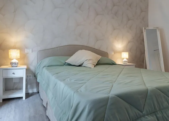 Vatican Shabby Apartment Double Bedrooms Roma, Italia
