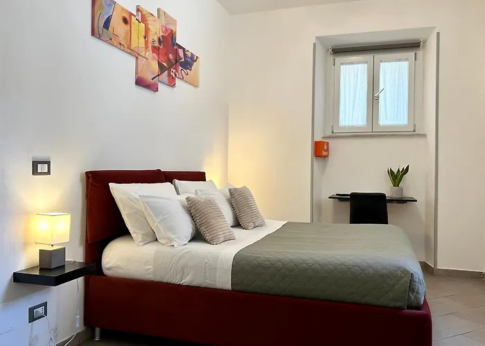 Maison Latina Roma, Italia