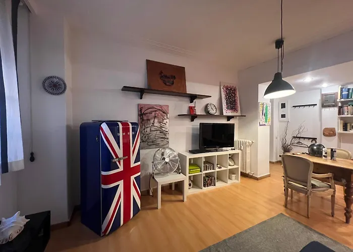 2 Bedroom Flat At Just 4 Tube Stops From Coliseum, Italia