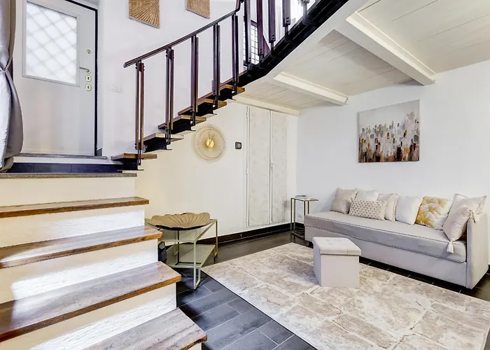 Trastevere Piazza Trilussa Royal Orchid Apartment Rome, Italy