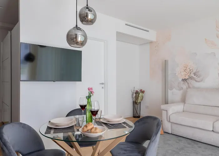 Iflat Modern Sunlit Studio Apt By The Colosseum Roma, Italia