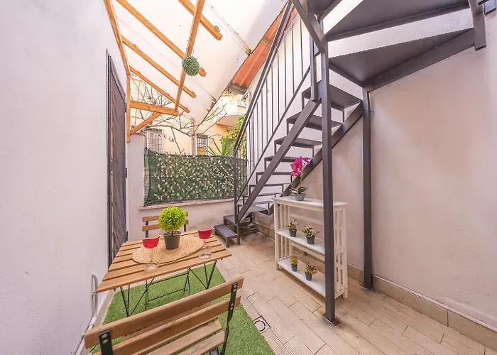 Loft moderno con terrazzo e self check-in 24h a 5 Min dalla Metro C Roma, Italia