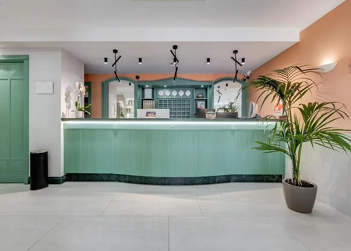Romoli Hotel, Italia