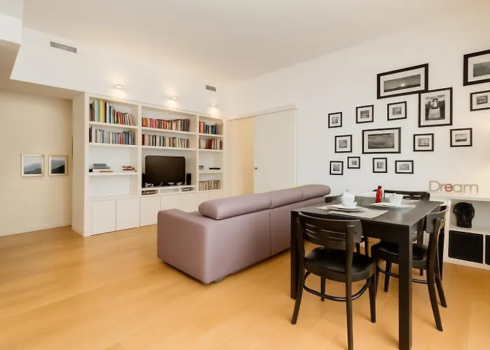 Micol'S Place, Bright Apt 2 Rooms, 2 Toilets, Near Metro, 80 Mq Roma, Italia
