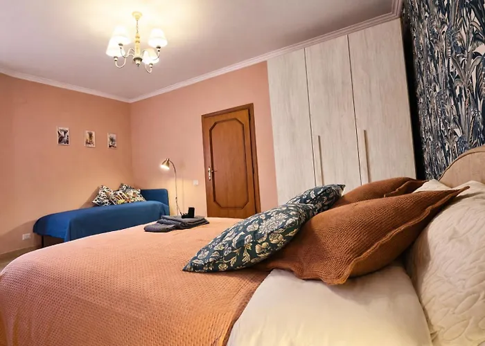 Mari&Lucio Bright Rome Apartment Sleeps 4 near Metro Basilica San Paolo- 4 Stops to Colosseum- Wi-Fi AC, Italia