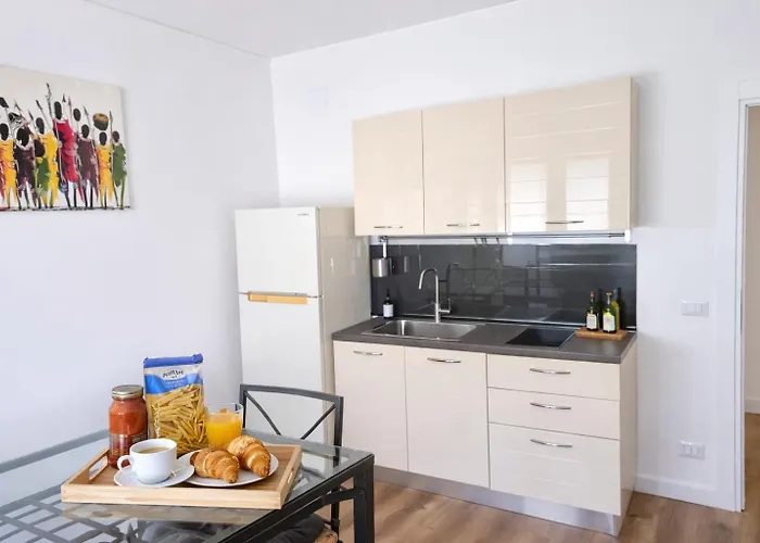 Casa Dolce Casa - Dual Modern Apartment, 1 Min From Metro, Up To 9 Guest, Italia