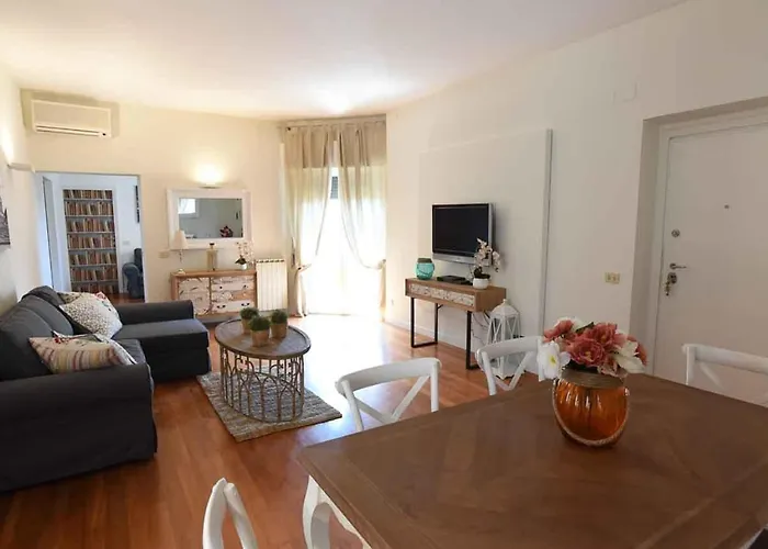 Romantic Flat Near Metro Flaminio, Italia