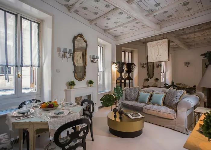 Roma Fontana Di Trevi Apartment, Italy