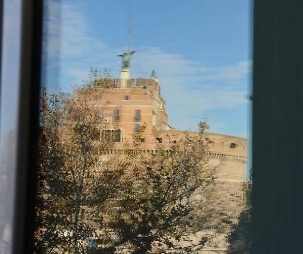 Una Finestra Su Castel Sant'Angelo Rome, Italy