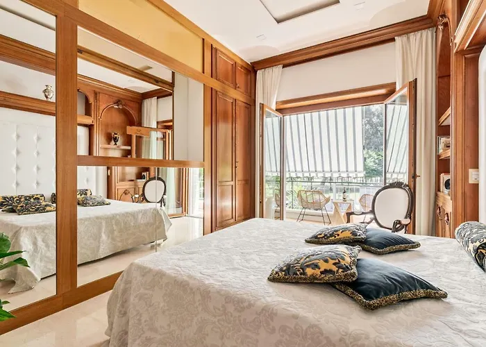 First Class Rome Apartments, Italy
