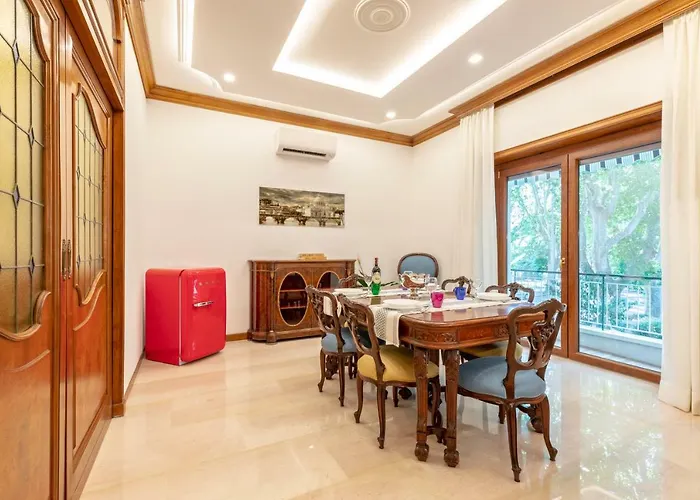 First Class Rome Apartments, Italia