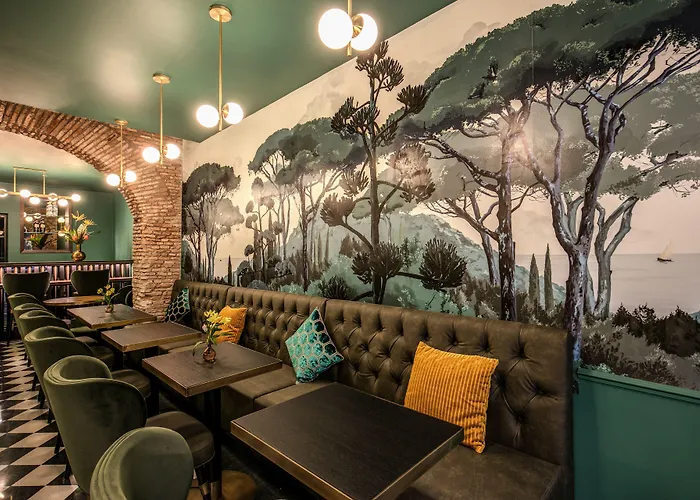Tree Charme Parliament Boutique Hotel